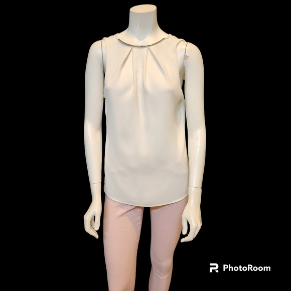 Sleeveless blouse with metal collar ring - Picture 2 of 4